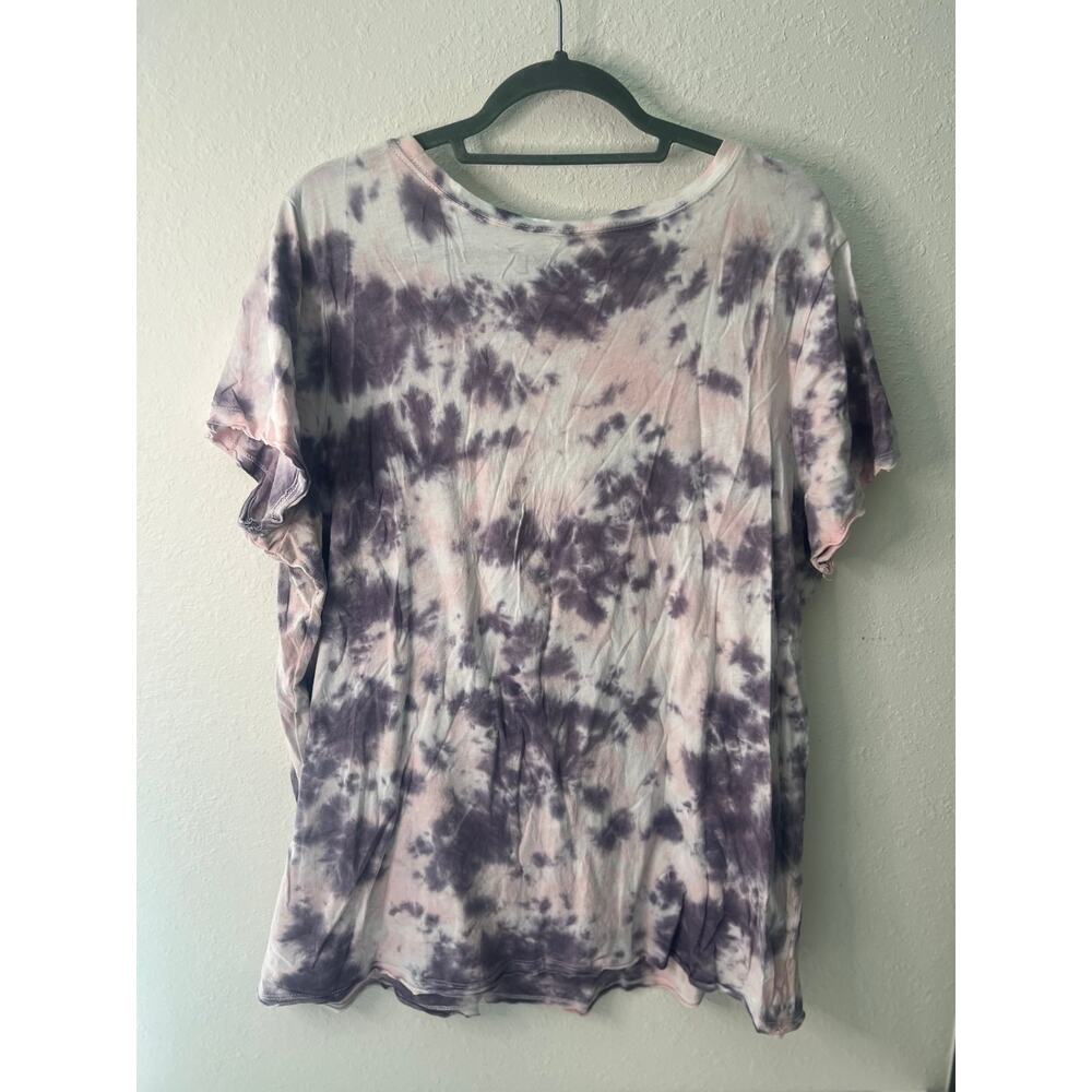 Torrid Kiss Tye Dye Band Tee Size 2 - Picture 2 of 3